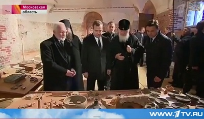 Дмитрий Медведев осмотрел артефакты